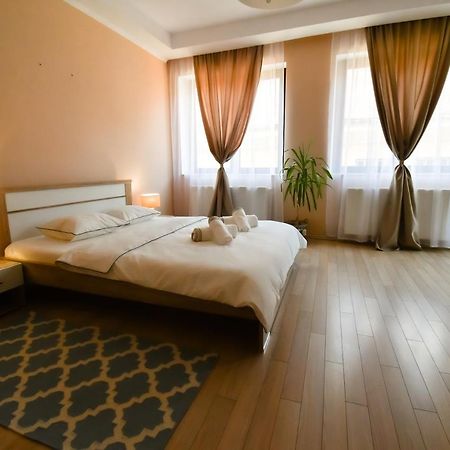 Db Apt - Comfort And Space In The Heart Of Old Town Lägenhet Braşov Exteriör bild