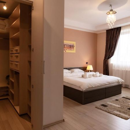 Db Apt - Comfort And Space In The Heart Of Old Town Lägenhet Braşov Exteriör bild