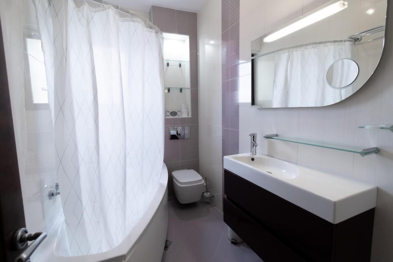 Db Apt - Comfort And Space In The Heart Of Old Town Lägenhet Braşov Exteriör bild