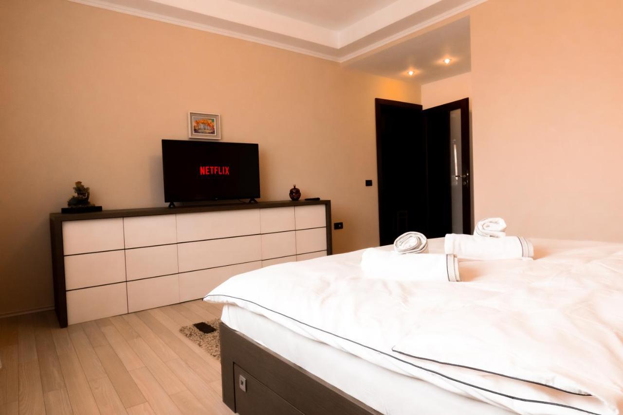 Db Apt - Comfort And Space In The Heart Of Old Town Lägenhet Braşov Exteriör bild