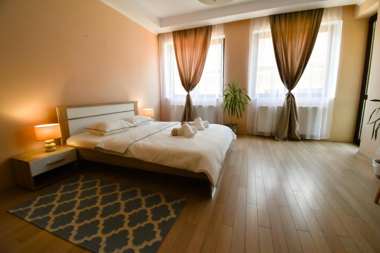Db Apt - Comfort And Space In The Heart Of Old Town Lägenhet Braşov Exteriör bild