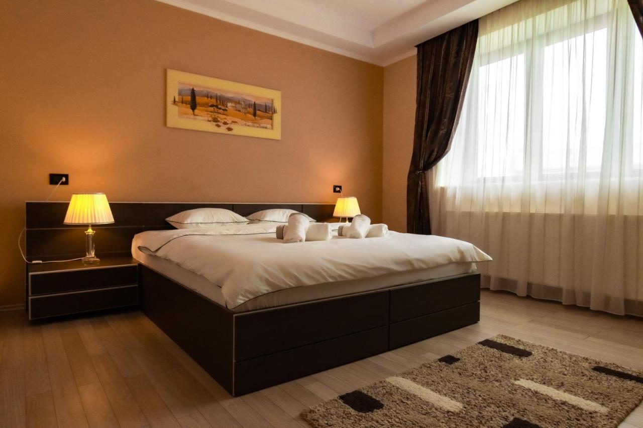 Db Apt - Comfort And Space In The Heart Of Old Town Lägenhet Braşov Exteriör bild