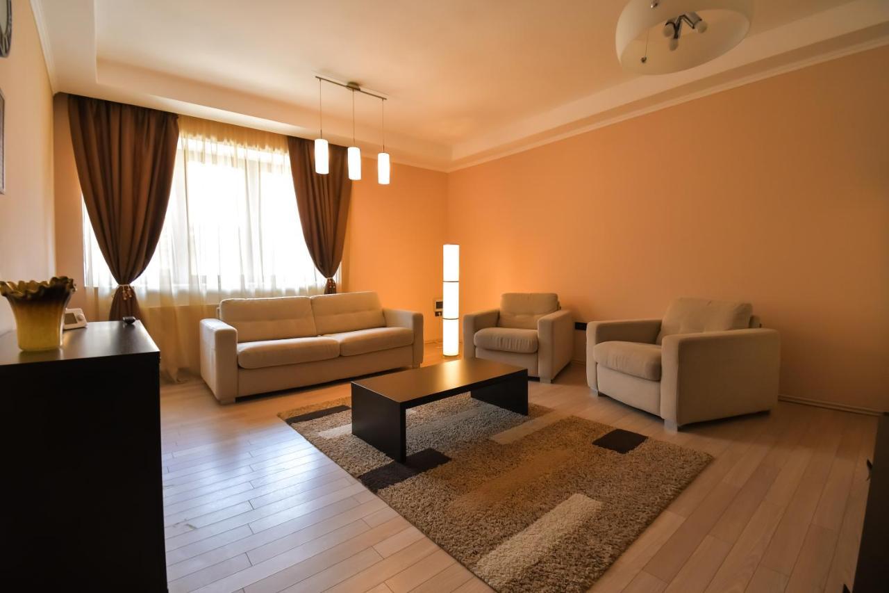 Db Apt - Comfort And Space In The Heart Of Old Town Lägenhet Braşov Exteriör bild