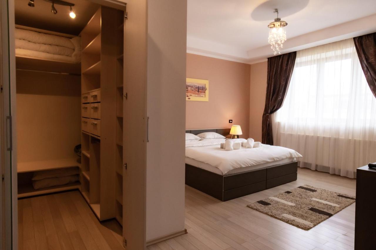 Db Apt - Comfort And Space In The Heart Of Old Town Lägenhet Braşov Exteriör bild