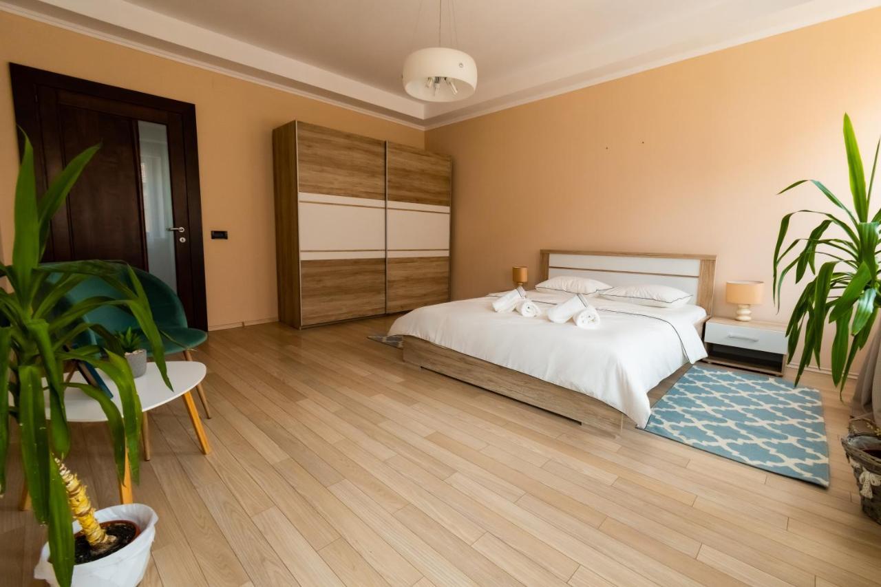 Db Apt - Comfort And Space In The Heart Of Old Town Lägenhet Braşov Exteriör bild