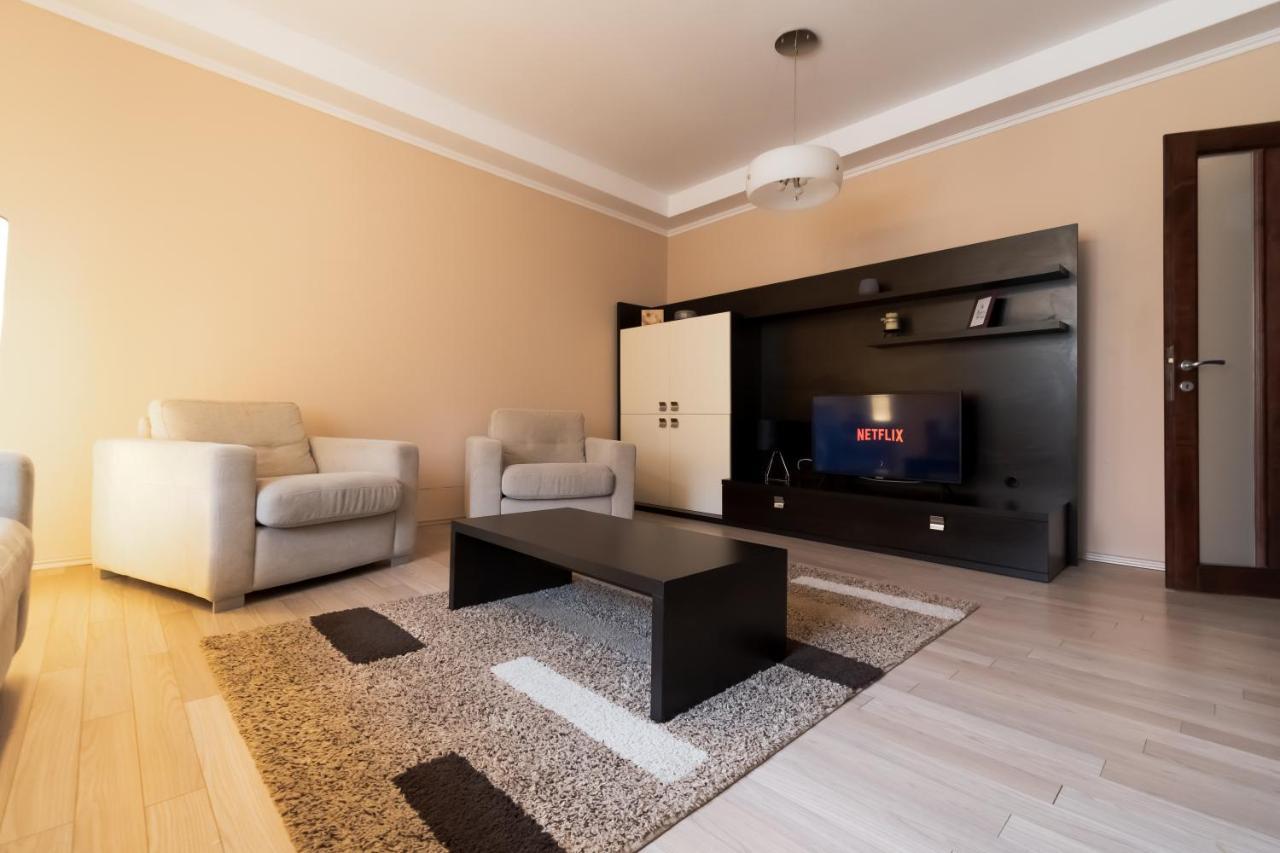 Db Apt - Comfort And Space In The Heart Of Old Town Lägenhet Braşov Exteriör bild